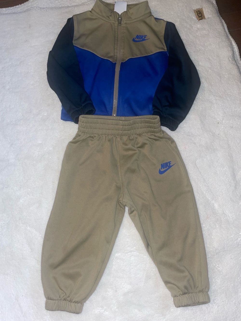 Nike 24m track suit